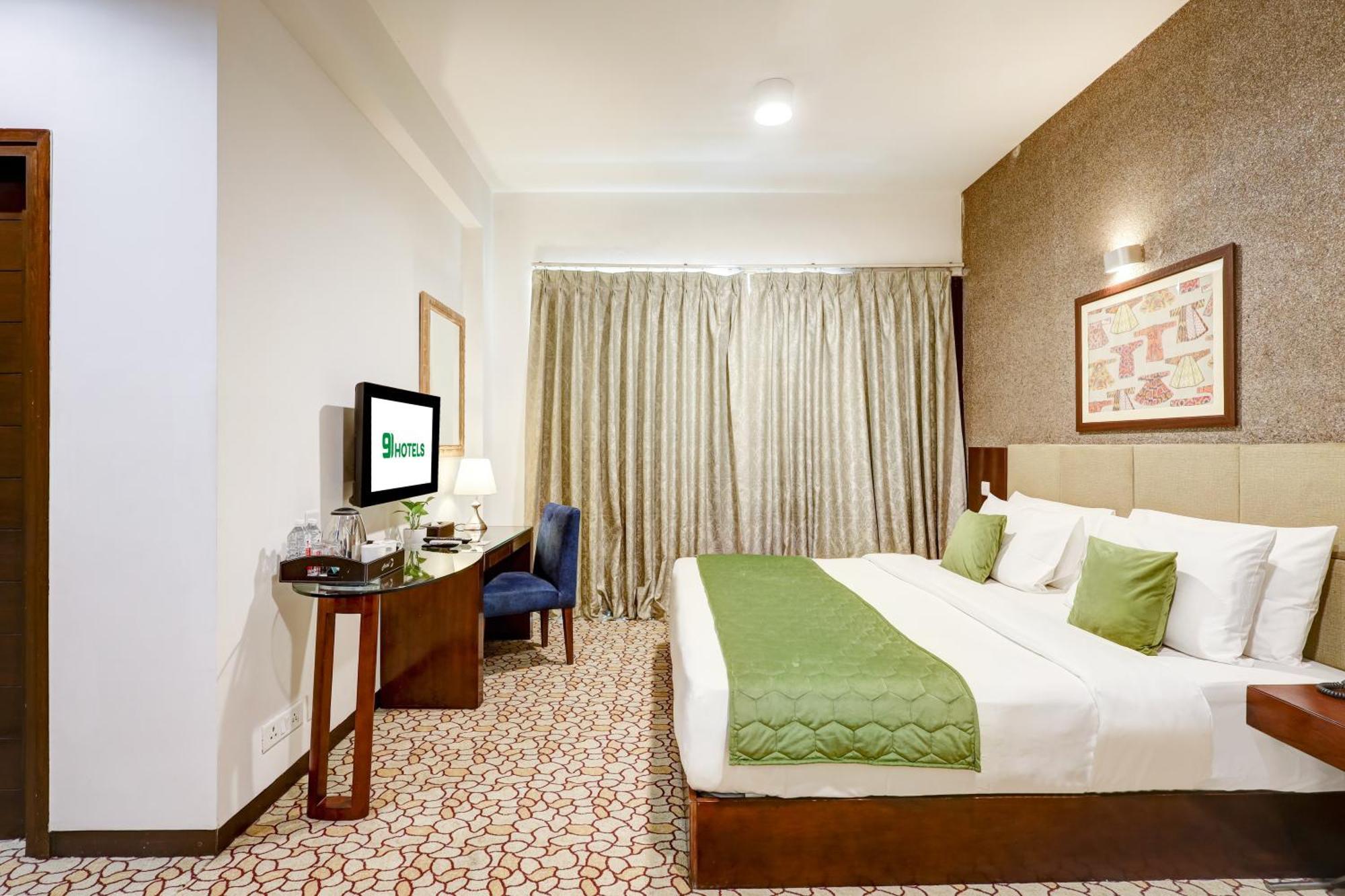 Hotel 91 Golf Course Road Gurgaon Exteriör bild