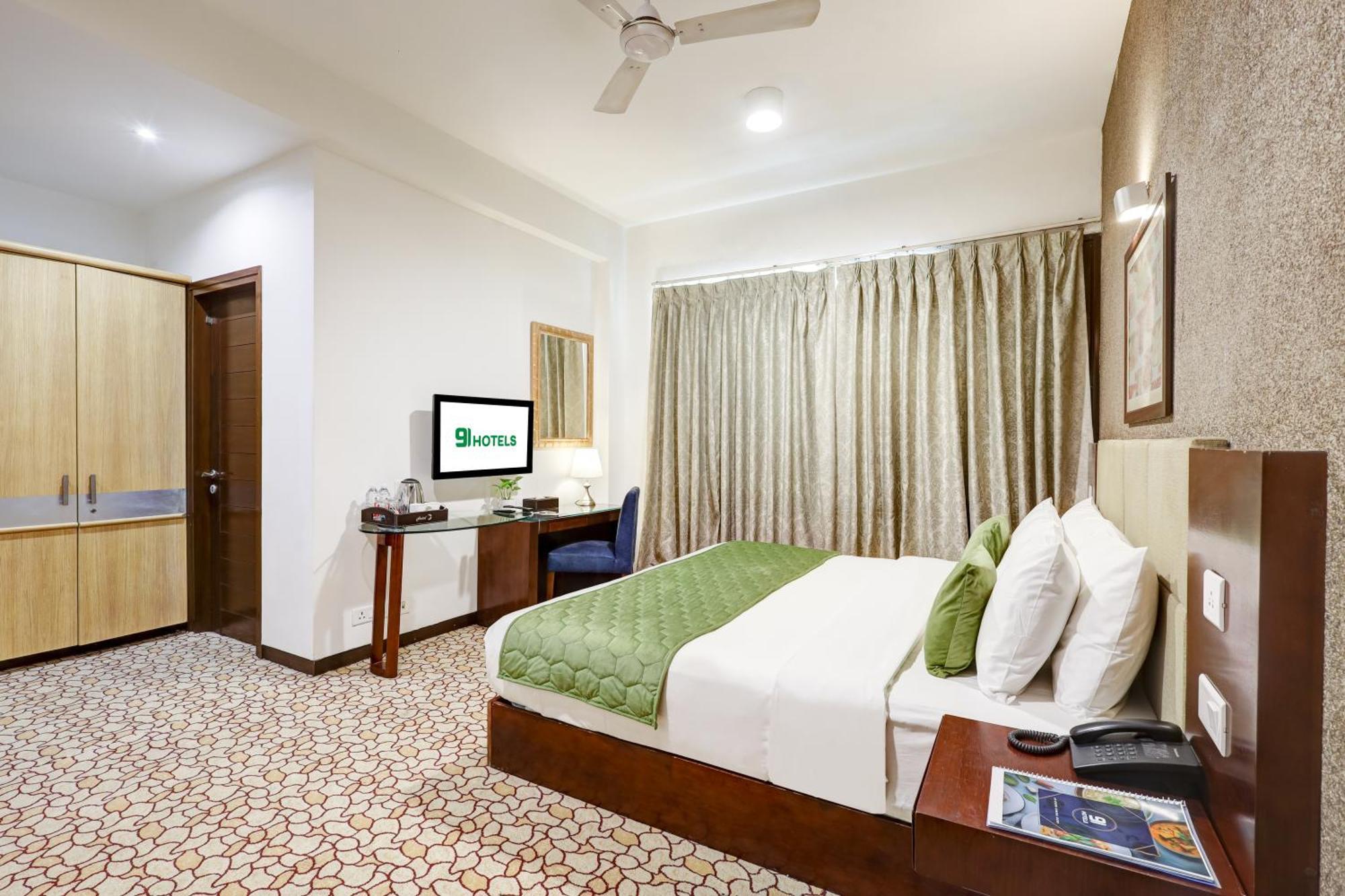 Hotel 91 Golf Course Road Gurgaon Exteriör bild