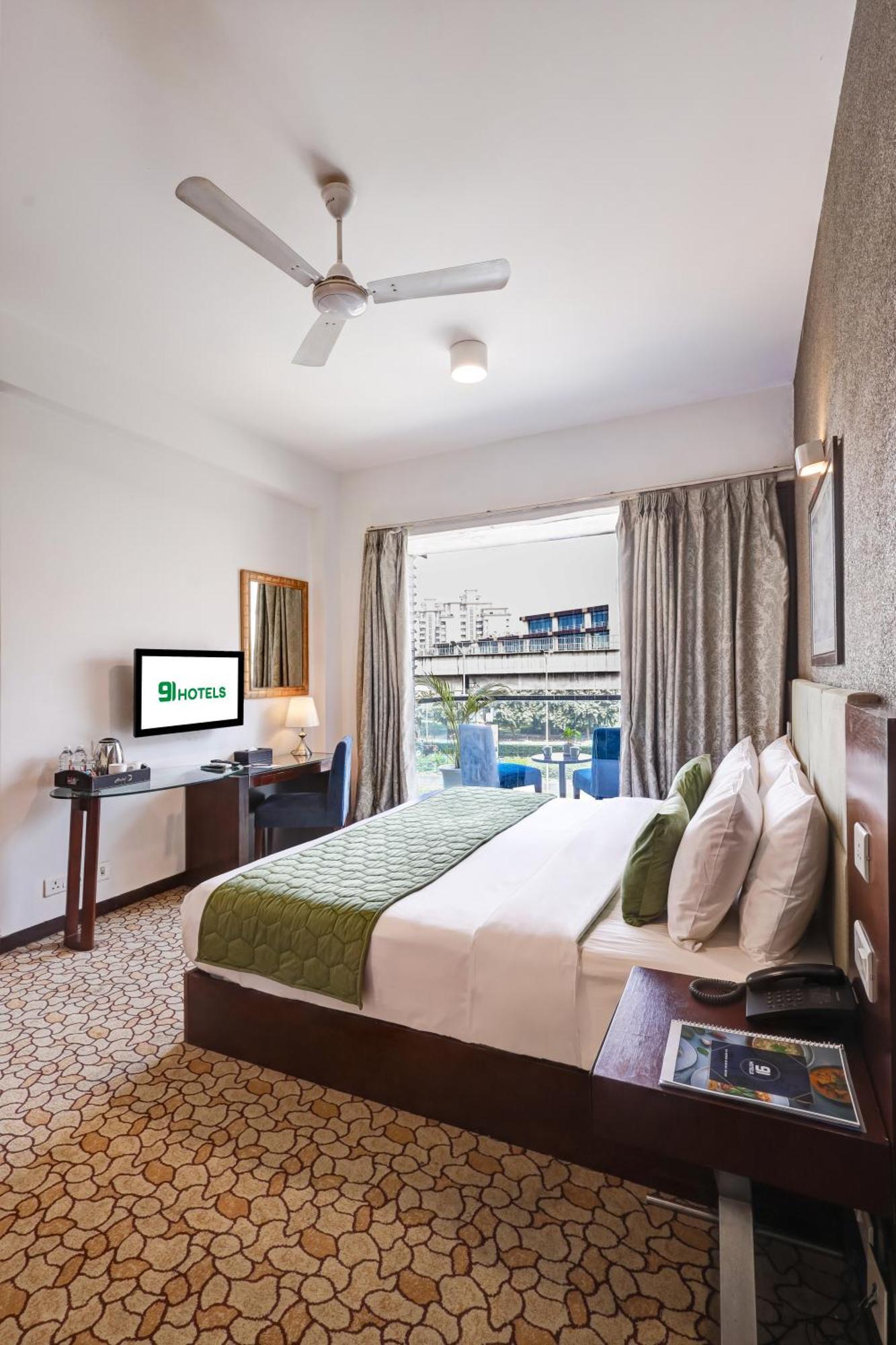 Hotel 91 Golf Course Road Gurgaon Exteriör bild