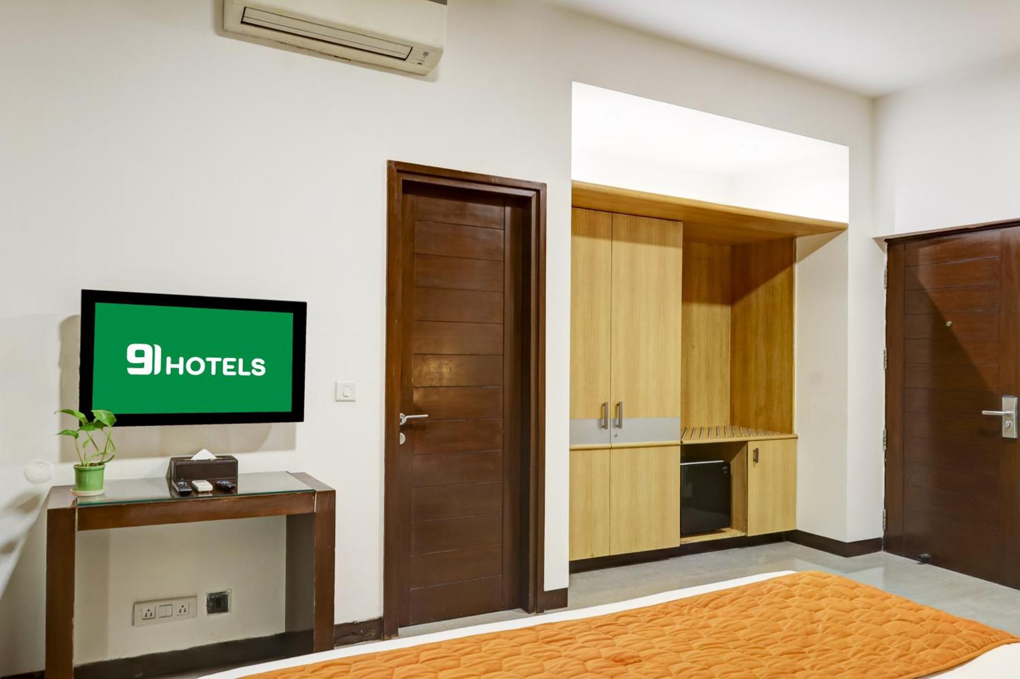 Hotel 91 Golf Course Road Gurgaon Exteriör bild