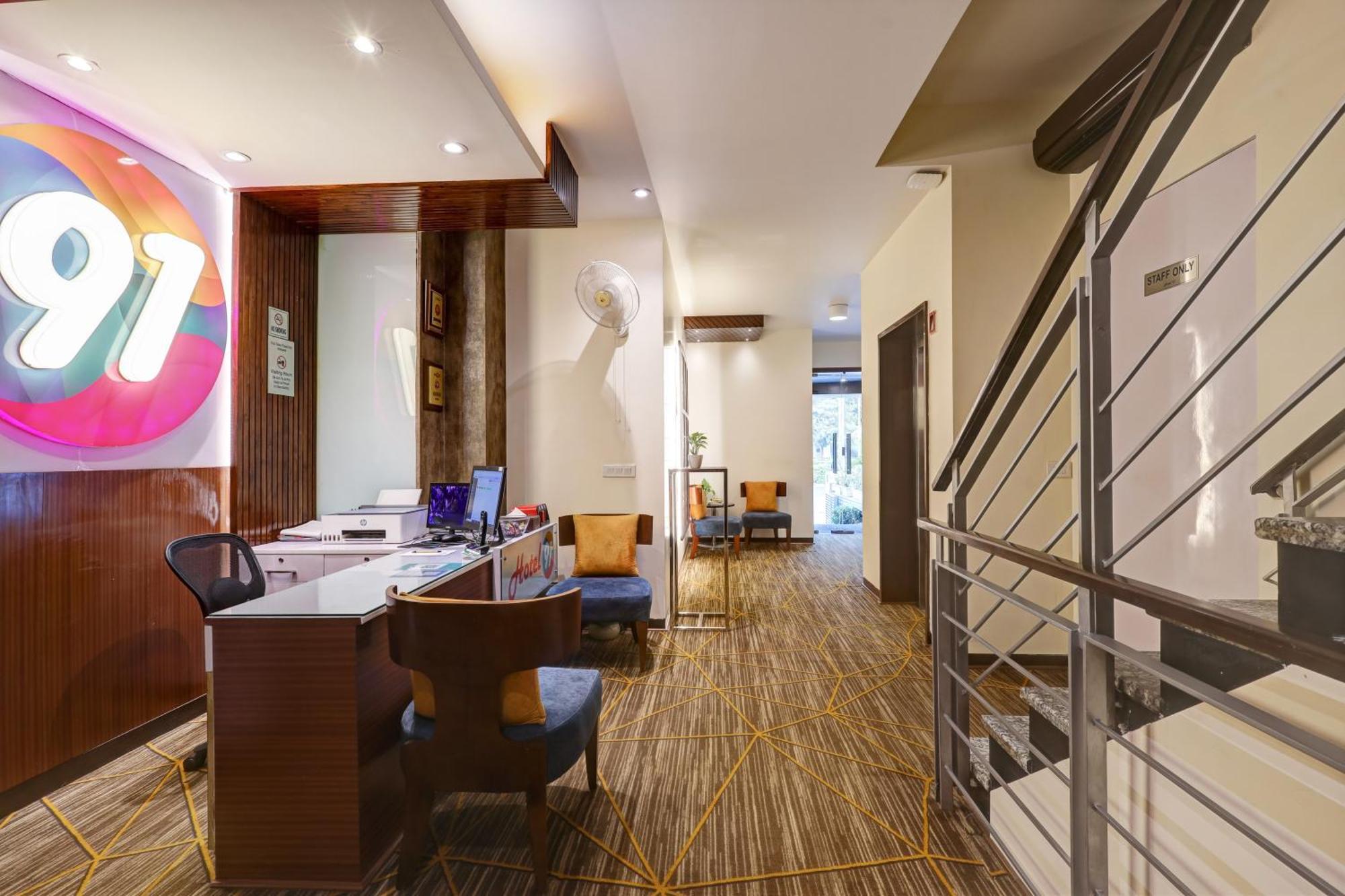Hotel 91 Golf Course Road Gurgaon Exteriör bild