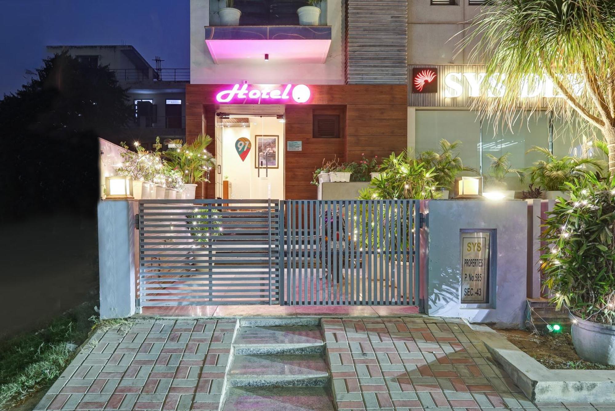 Hotel 91 Golf Course Road Gurgaon Exteriör bild